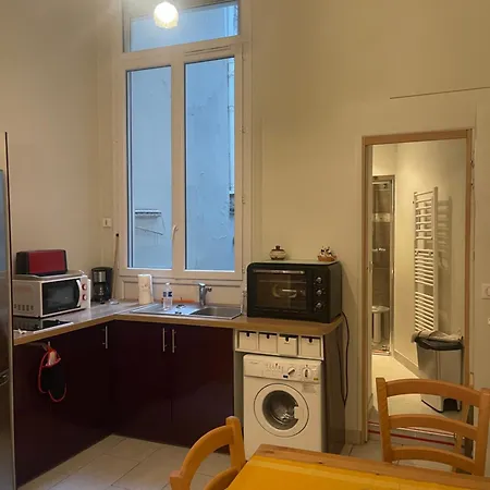 Apartment 巴黎圣母院单间公寓 *